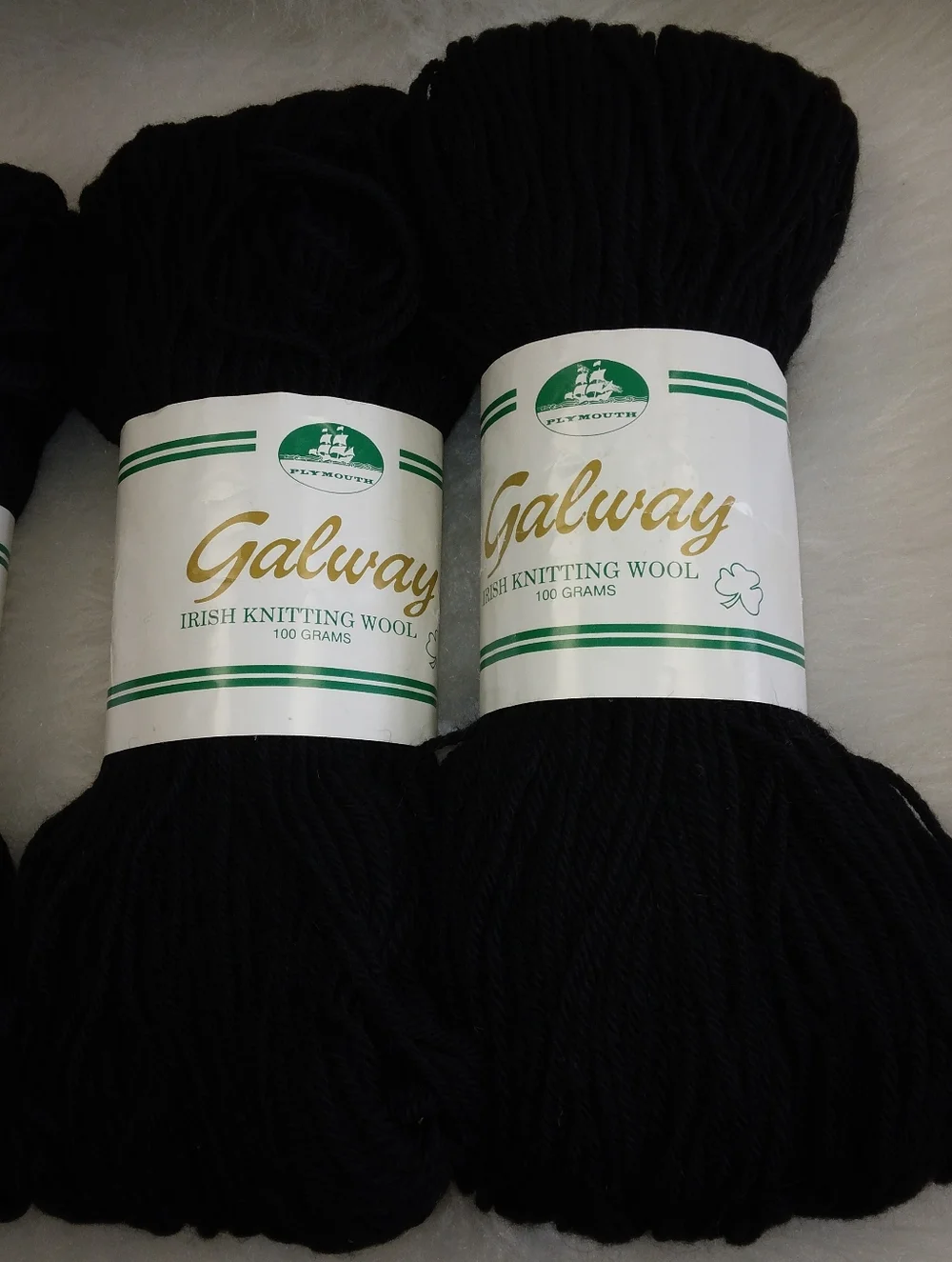 YARN Galway Irish Knitting Wool, 4 Skeins 100 g Each, 100% Wool Black